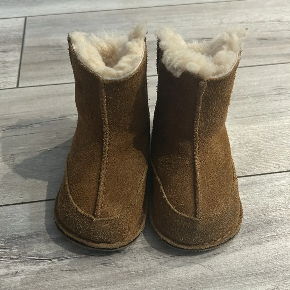 UGG BOO infant baby toddler Brown Shearling Baby Boots size medium